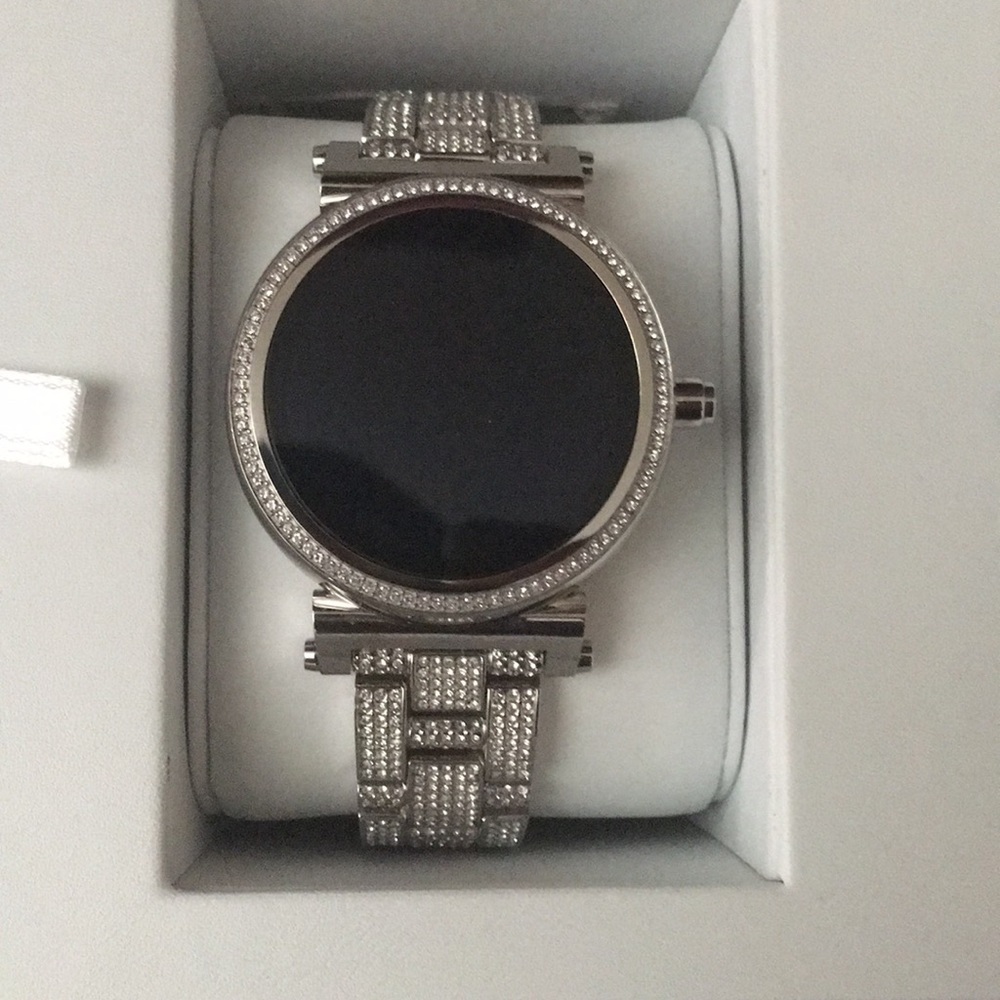 NWT ladies Michael kors smartwatch pave’